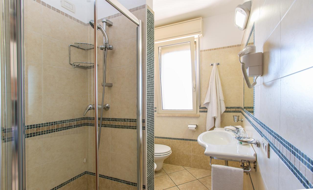 ألبا أدرياتيكا Residence Il Girasole 1 المظهر الخارجي الصورة
